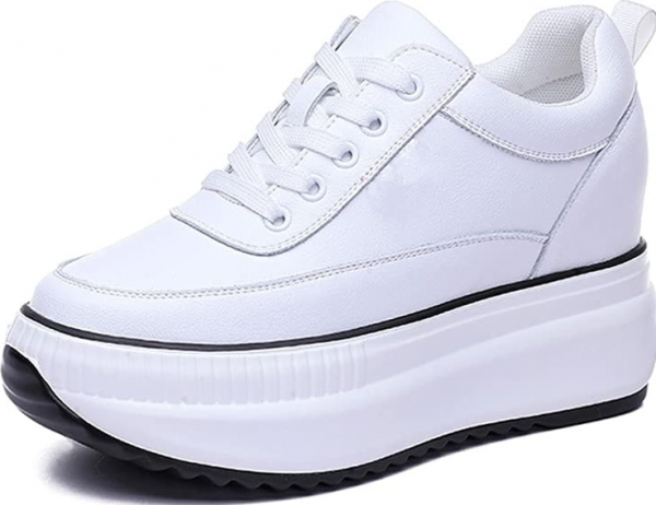 Sepatu Sneakers dengan Sol Tebal